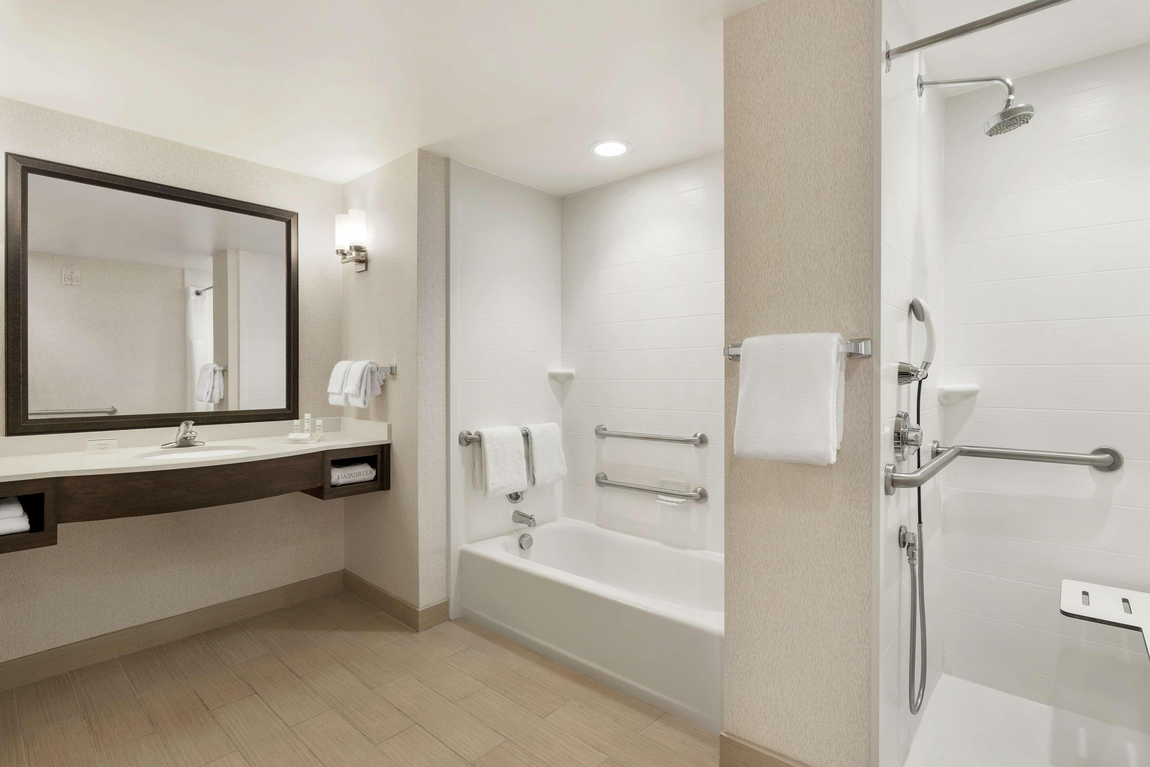 Hilton Garden Inn Wallingford/Meriden Екстериор снимка