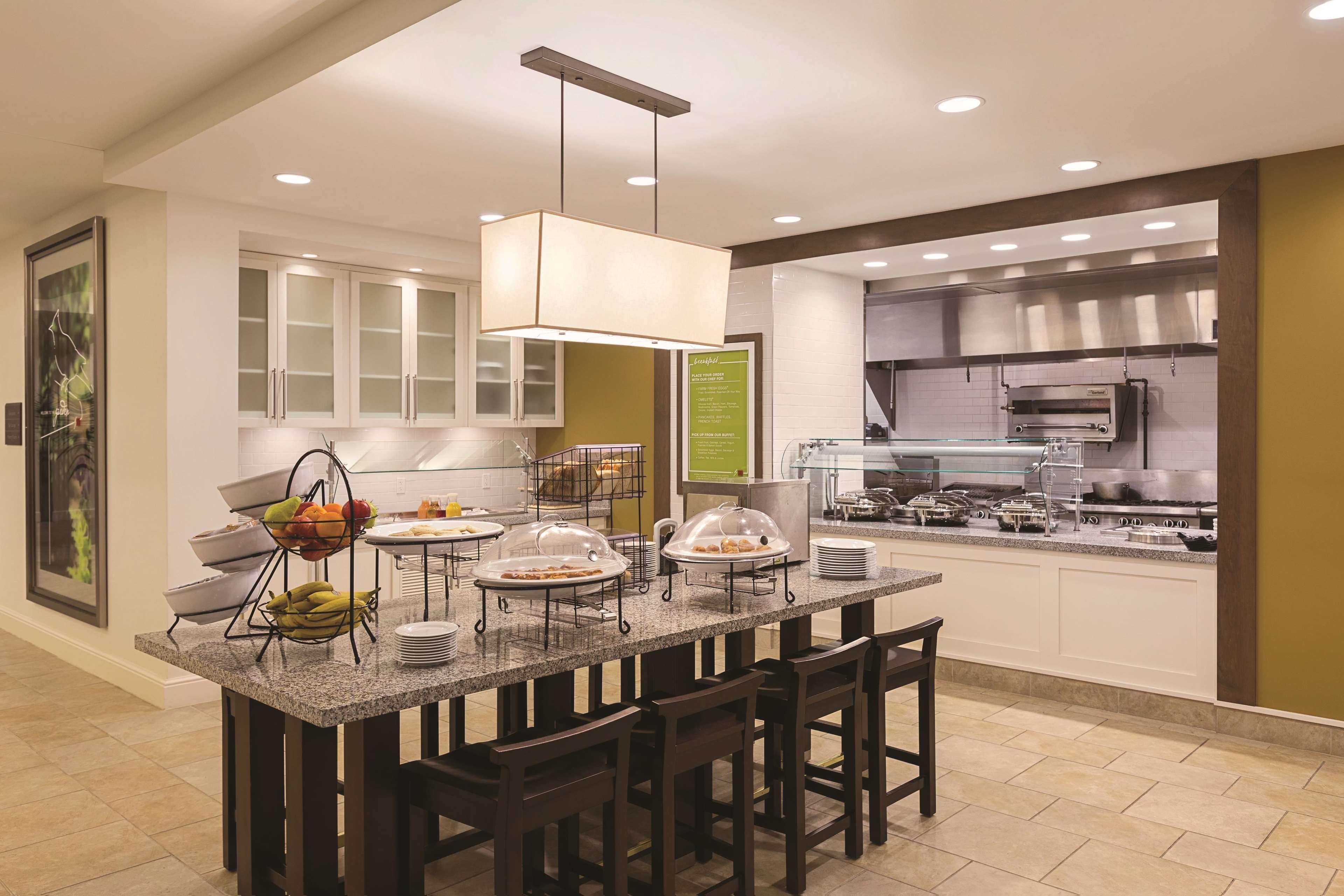 Hilton Garden Inn Wallingford/Meriden Екстериор снимка